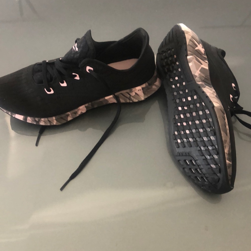 Women’s Reebok black flashfilm shoes